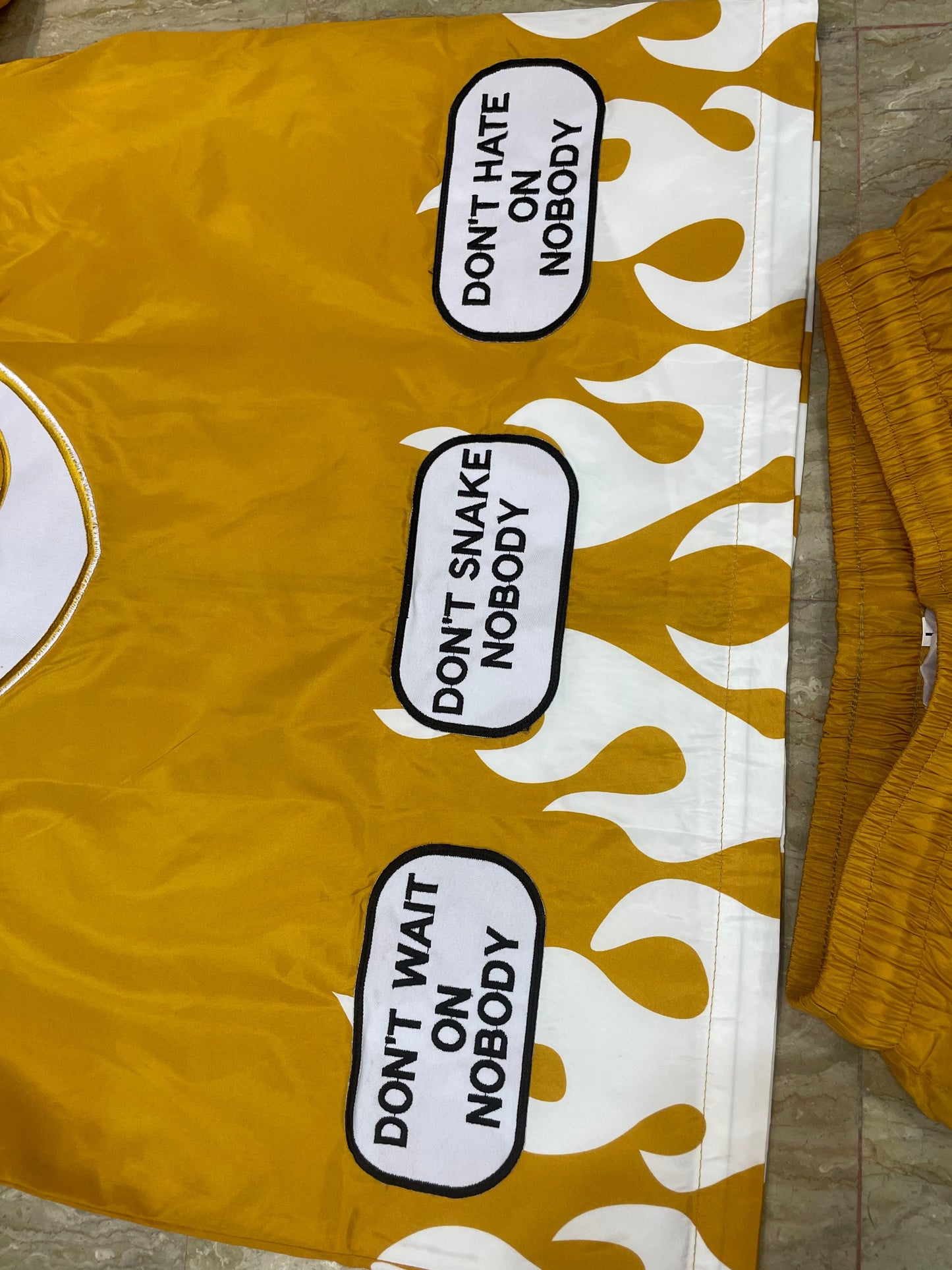 MUSTARD INTERSTATE FLAME SET